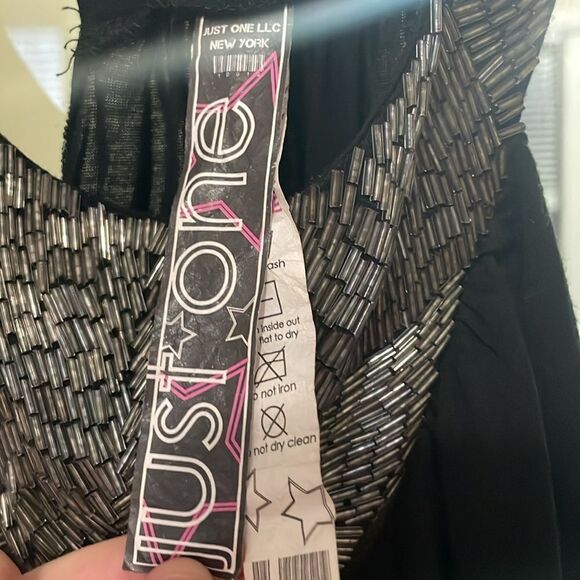 Gently used just one black beaded sleeveless summer vacation casual tank top - Picture 3 of 6